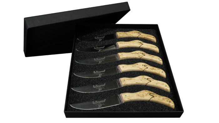Coffret de 6 couteaux de table en noyer